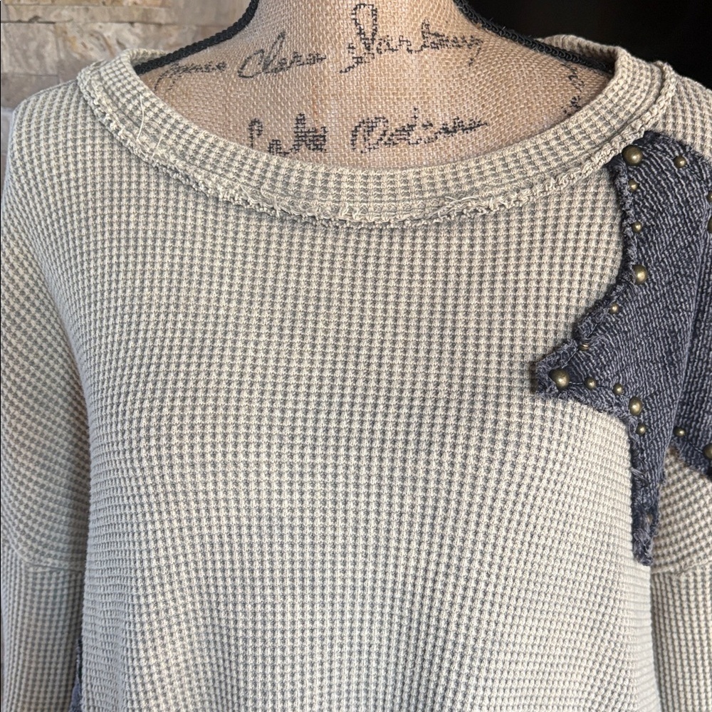 Oil & Hali tan thermal waffle weave long sleeve shirt stars and grommets hi lo - Picture 3 of 16